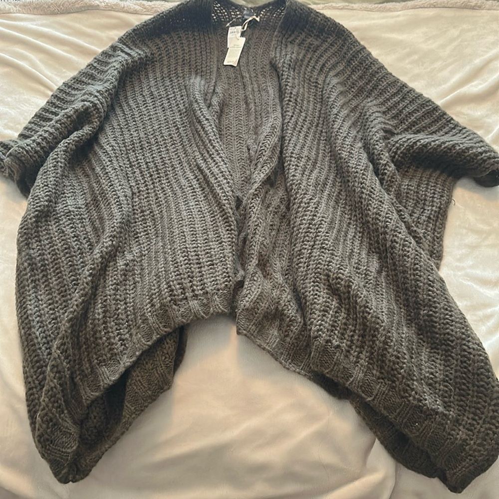 AMERICAN EAGLE CARDIGAN